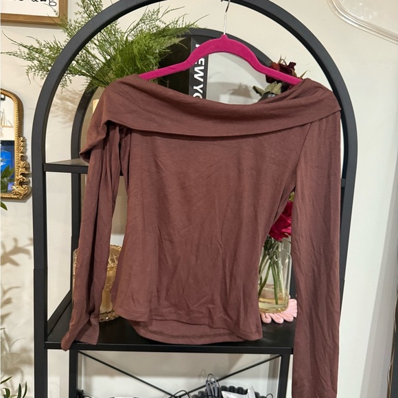 Astr Off-Shoulder Brown Long Sleeve Top size medium - Picture 3 of 5